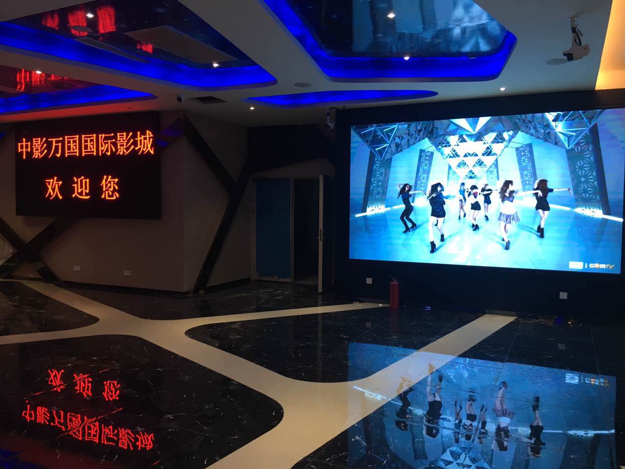 鄰社室內(nèi)全彩顯示屏